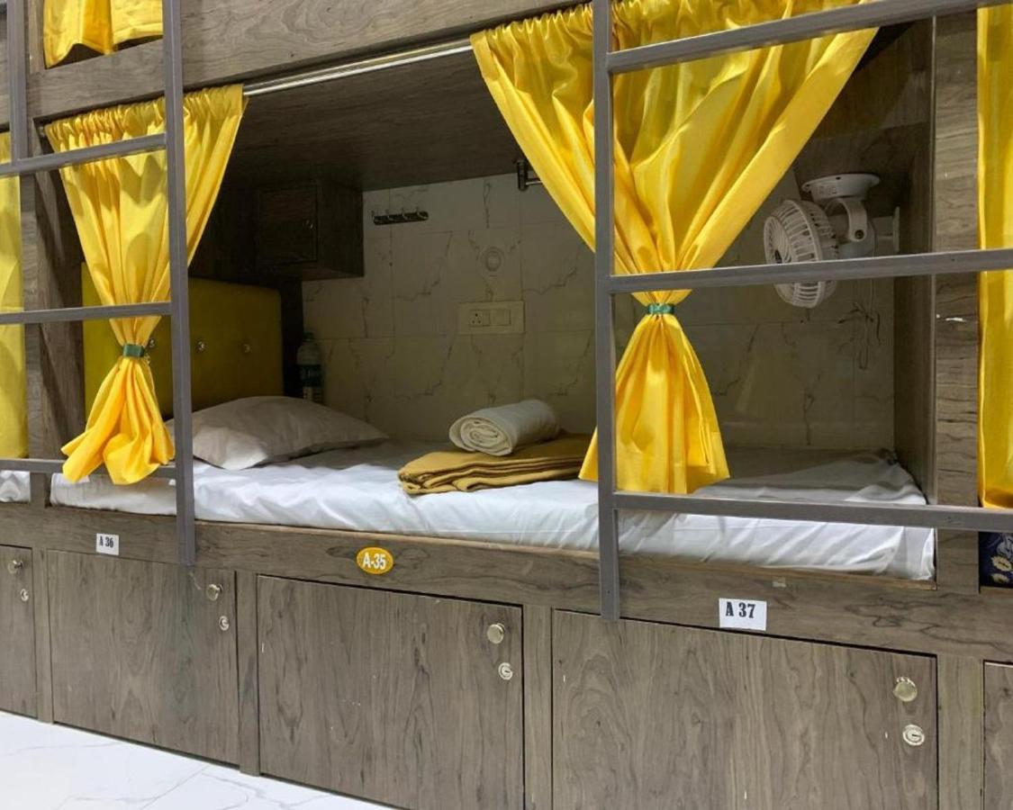 Neenava Dormitory Mumbai Exterior photo